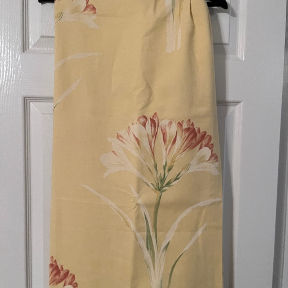 Thomasville Shower Curtain. Floral. Primary Color: Yellow. 75X69z New.